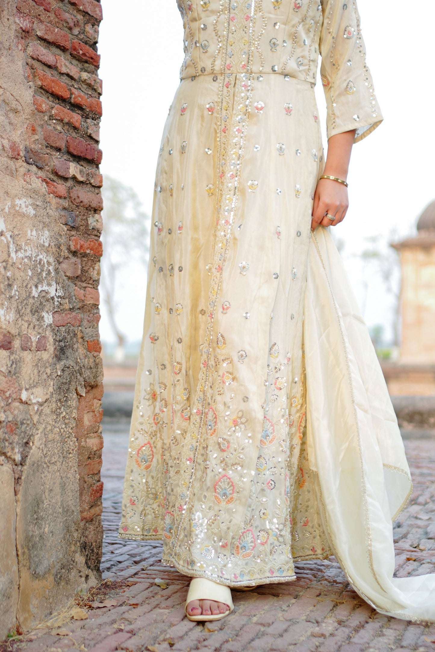 Ivory Embroidered Anarkali Suit Set   GT 723A