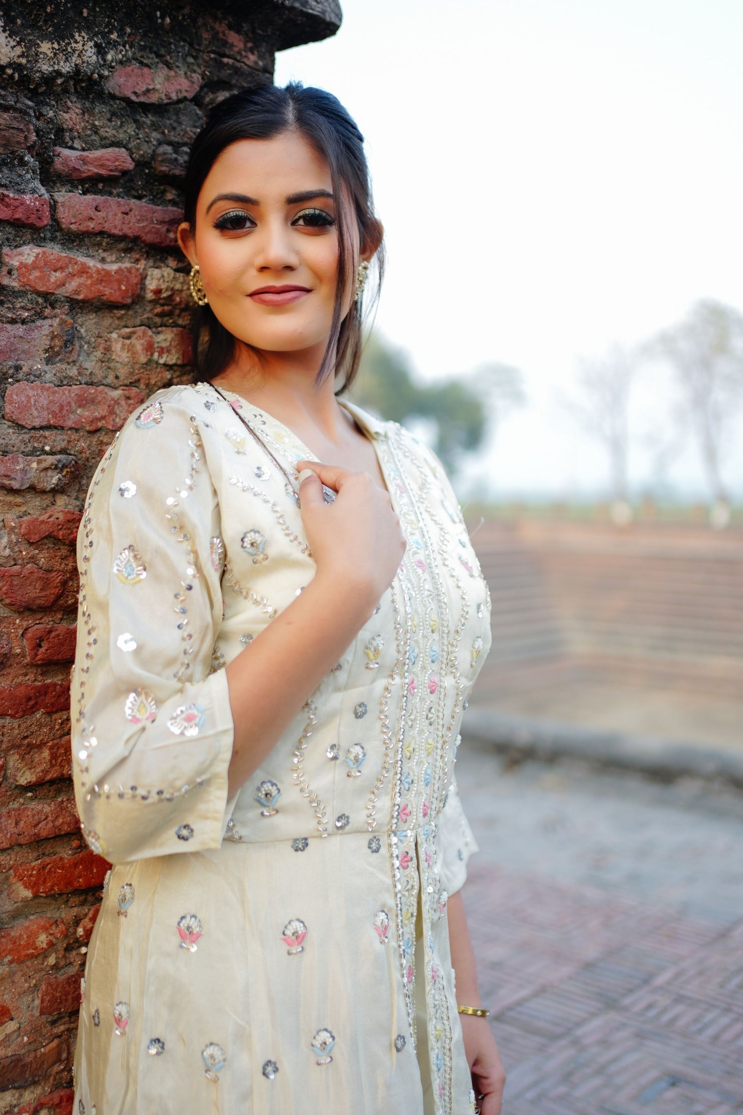 Ivory Embroidered Anarkali Suit Set   GT 723A