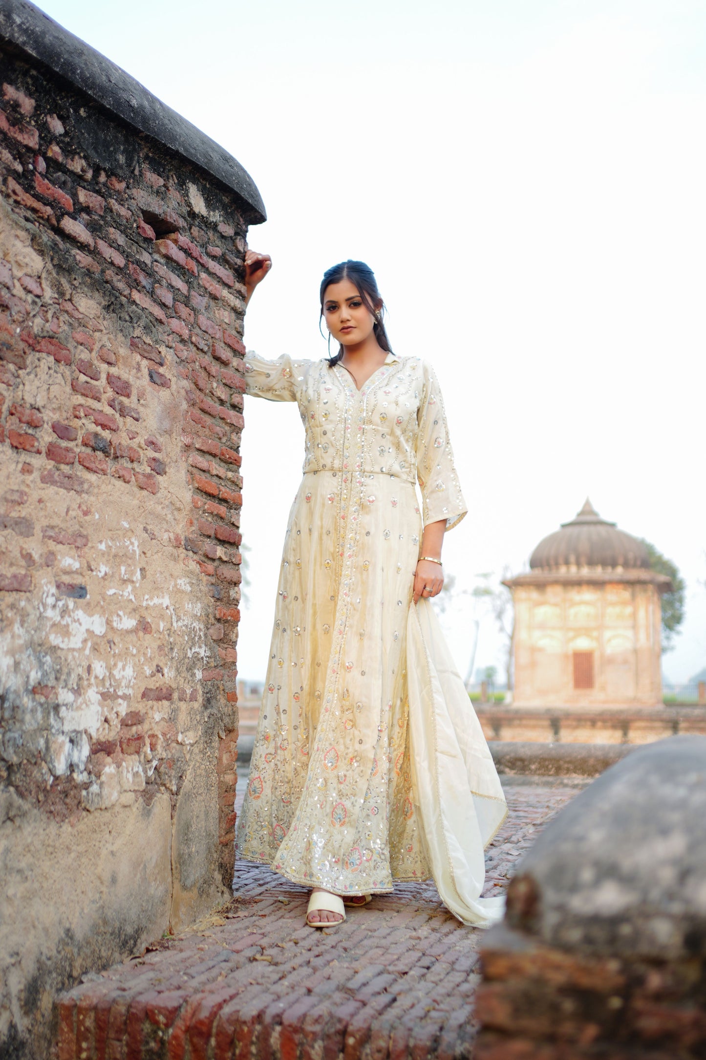 Ivory Embroidered Anarkali Suit Set   GT 723A